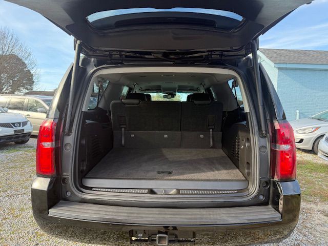 2017 Chevrolet Suburban Image 17