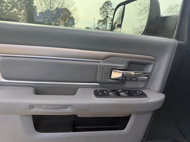 2016 RAM 2500 Image 26