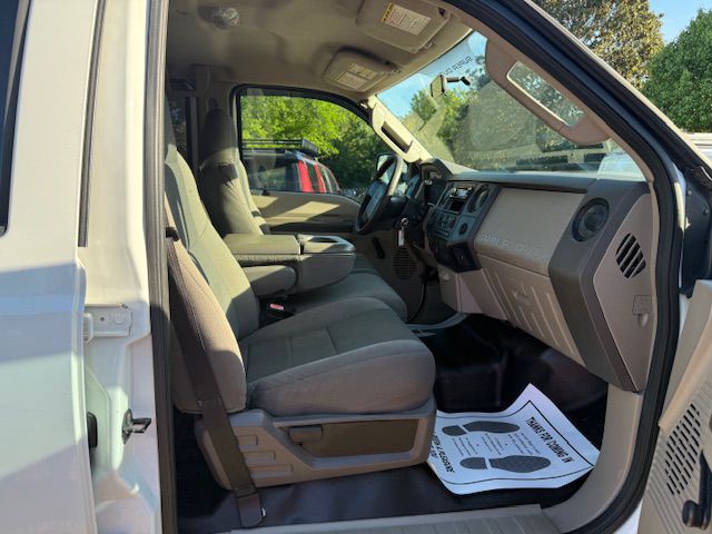 2009 Ford F-350 Image 32