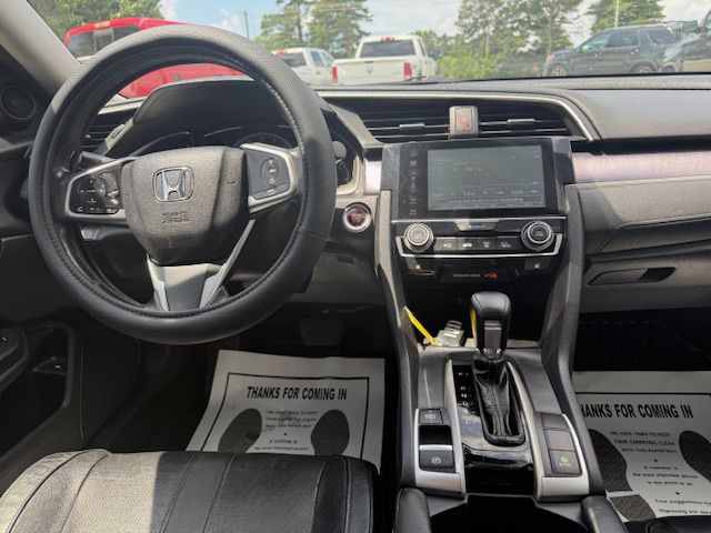 2017 Honda Civic Image 32