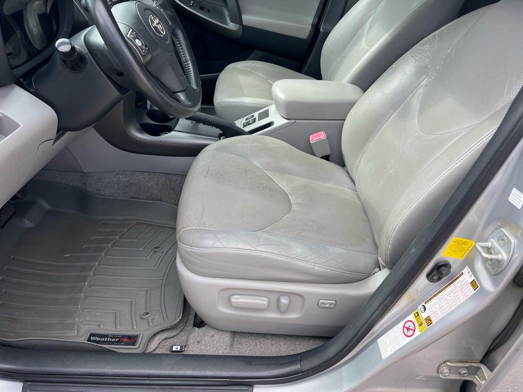 2011 Toyota Rav4 Image 9