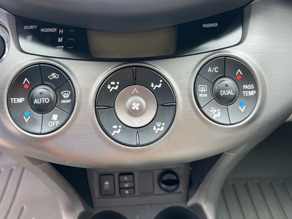 2011 Toyota Rav4 Image 18