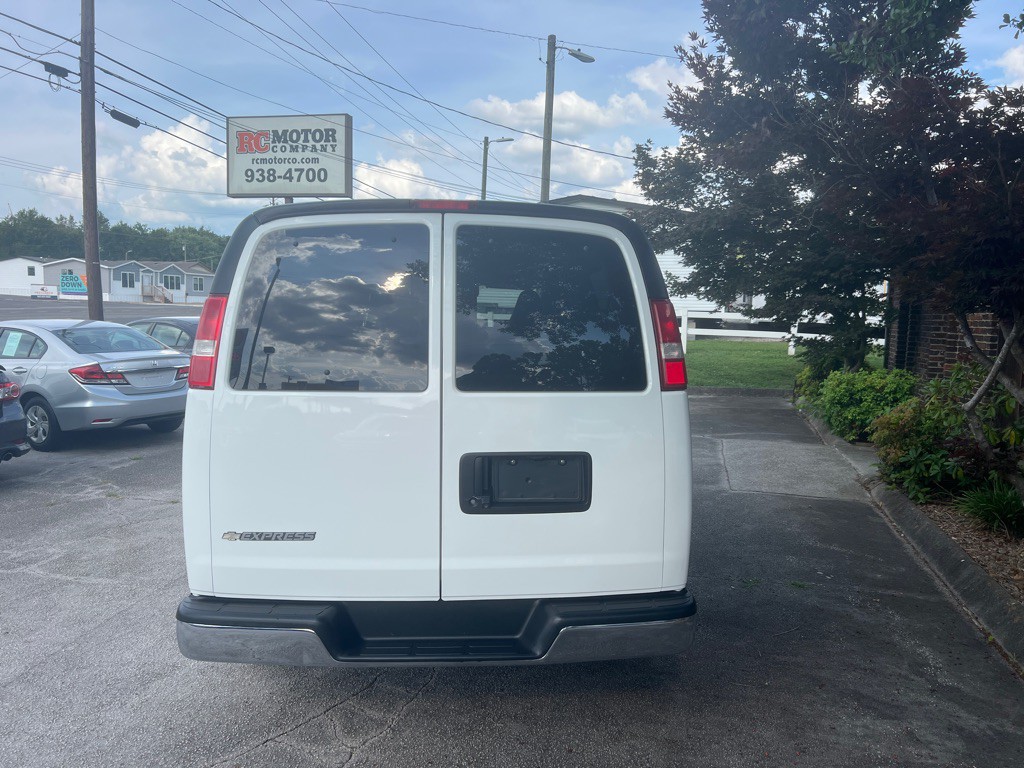 2019 Chevrolet Express Image 3