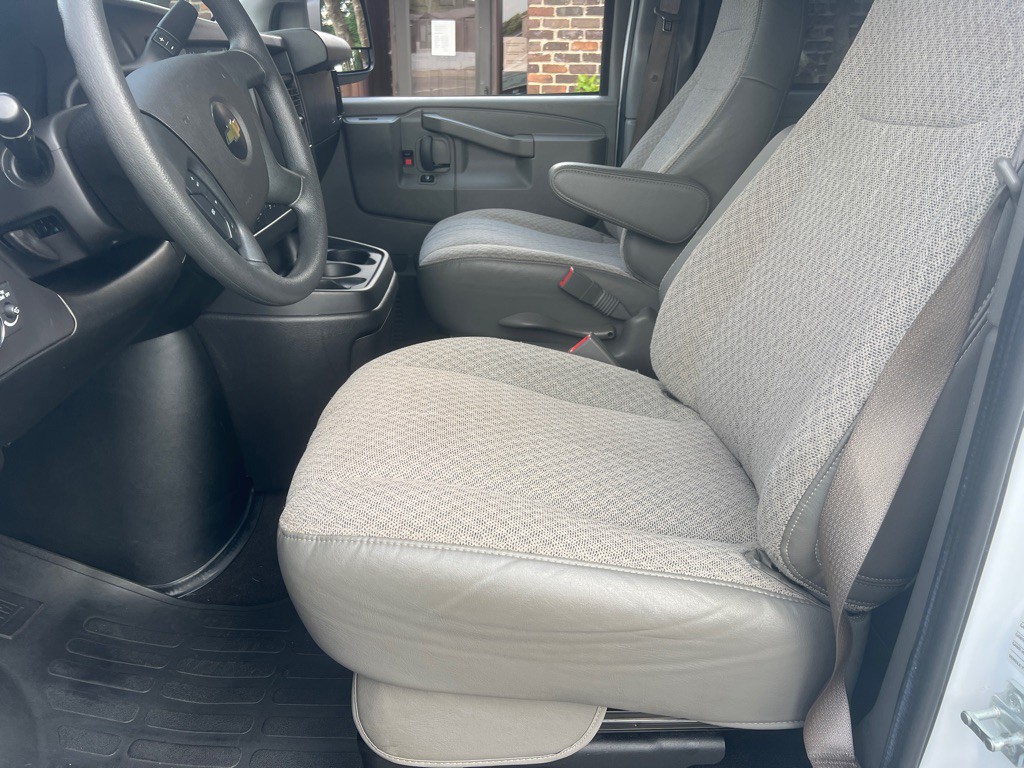 2019 Chevrolet Express Image 7