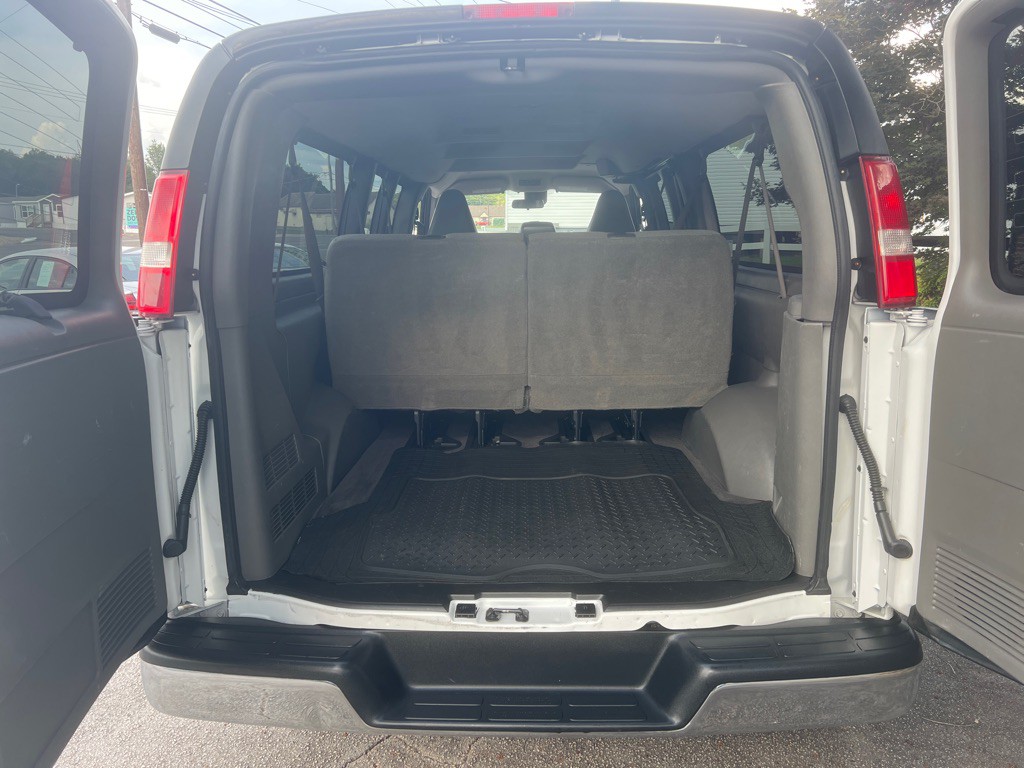 2019 Chevrolet Express Image 9