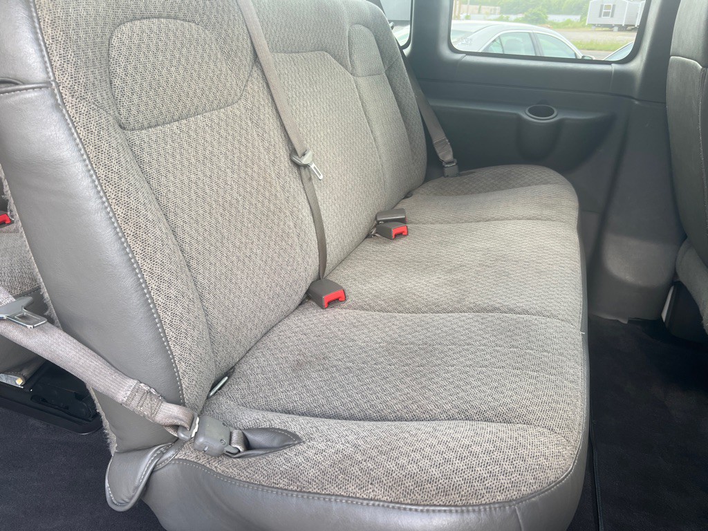 2019 Chevrolet Express Image 12
