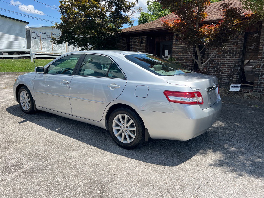 2011 Toyota Camry Image 2
