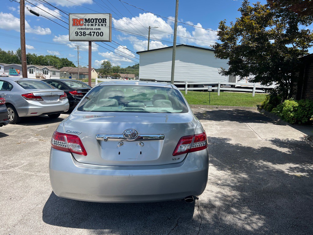 2011 Toyota Camry Image 3