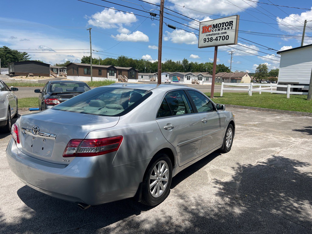 2011 Toyota Camry Image 4