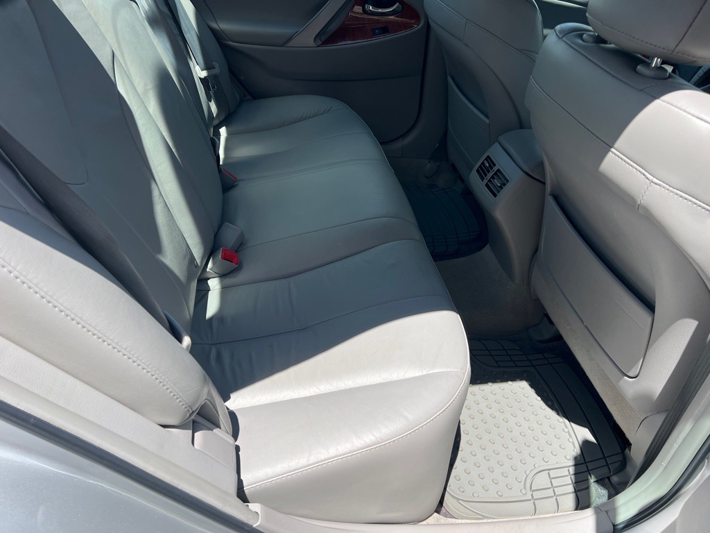 2011 Toyota Camry Image 11
