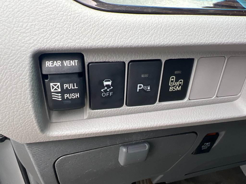 2015 Toyota Sienna Image 10
