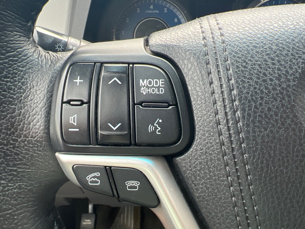 2015 Toyota Sienna Image 17