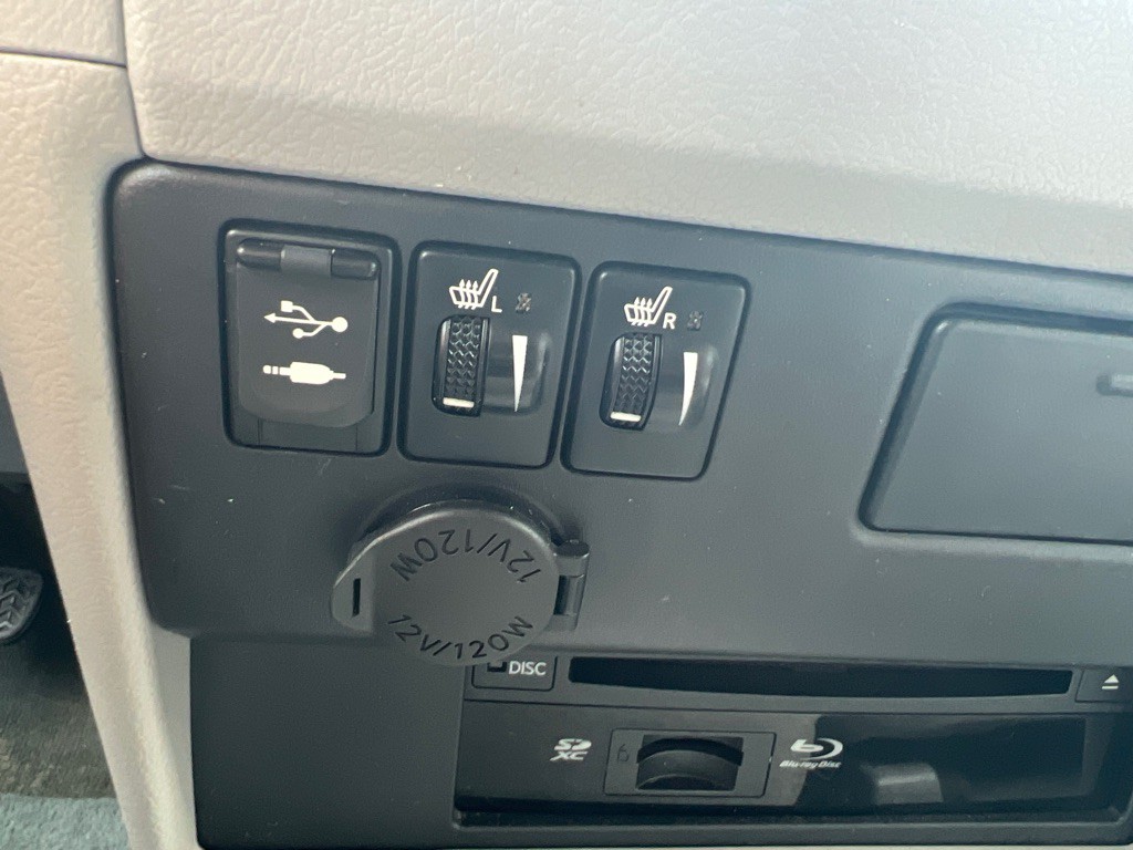 2015 Toyota Sienna Image 21