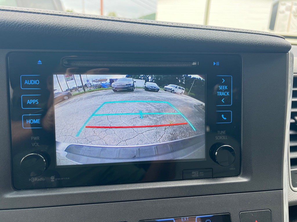 2015 Toyota Sienna Image 28