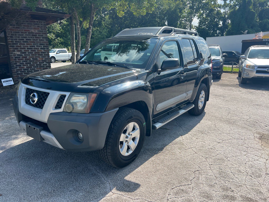 2011 Nissan Xterra Image 2