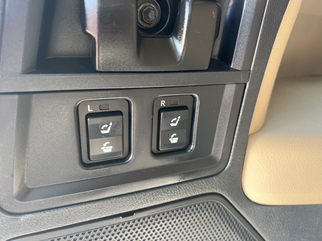 2012 Toyota Sequoia Image 11