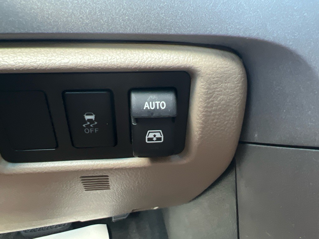 2012 Toyota Sequoia Image 23