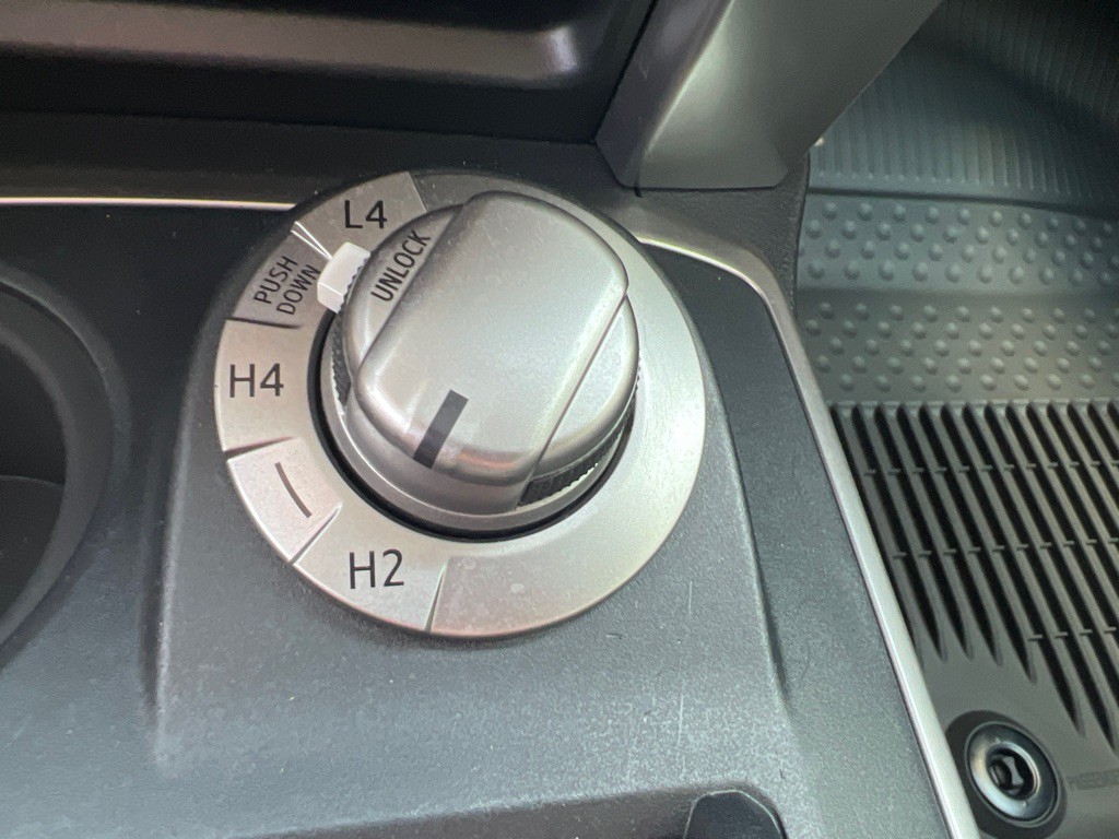 2015 Toyota 4Runner Image 16