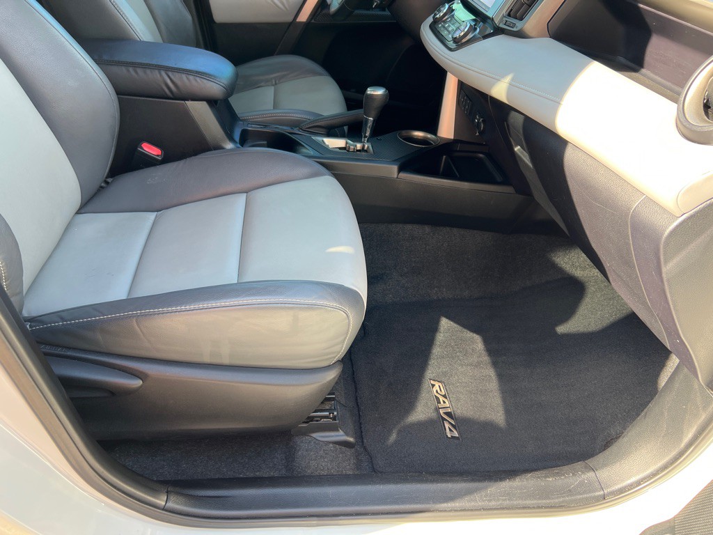 2015 Toyota Rav4 Image 14