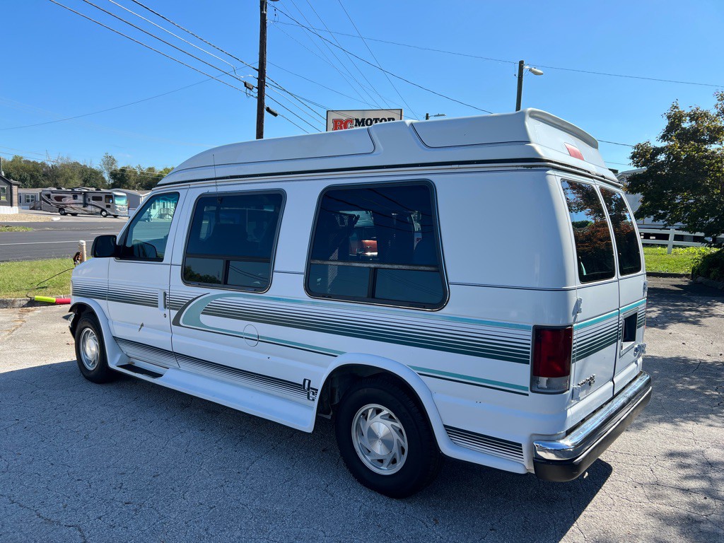 1996 Ford Econoline Image 2