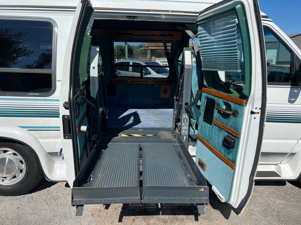 1996 Ford Econoline Image 9