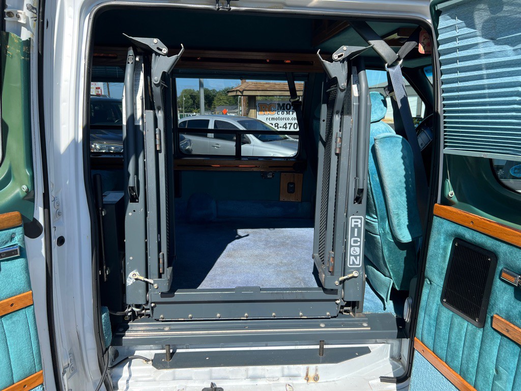1996 Ford Econoline Image 10