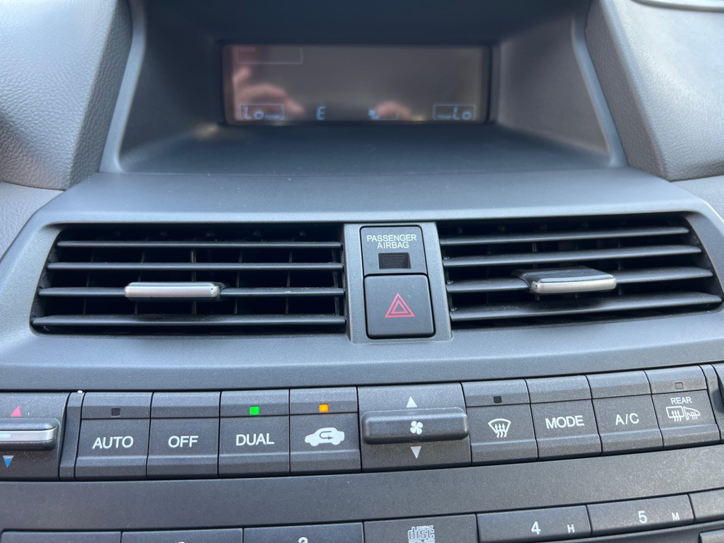 2009 Honda Accord Image 16