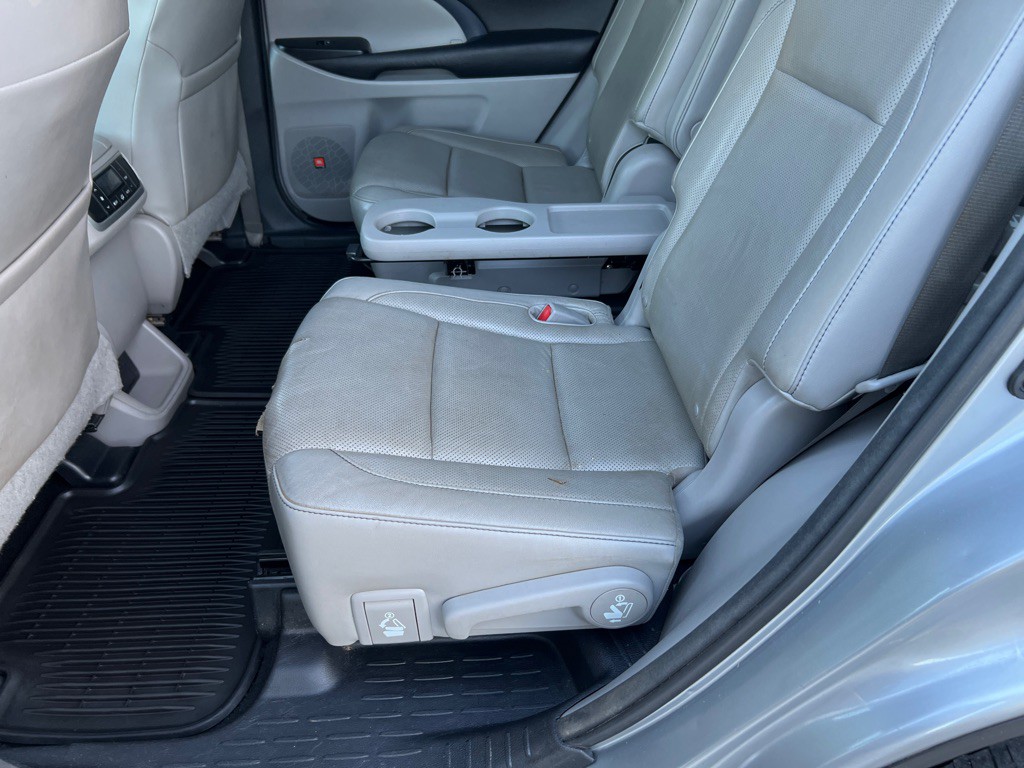 2015 Toyota Highlander Image 10