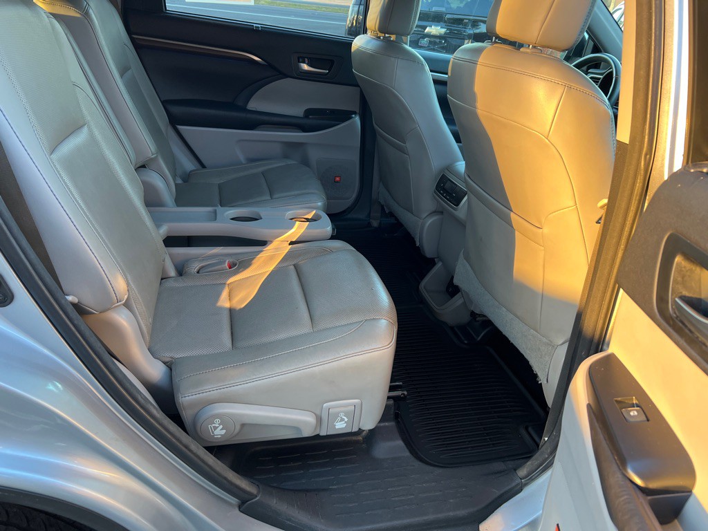 2015 Toyota Highlander Image 14