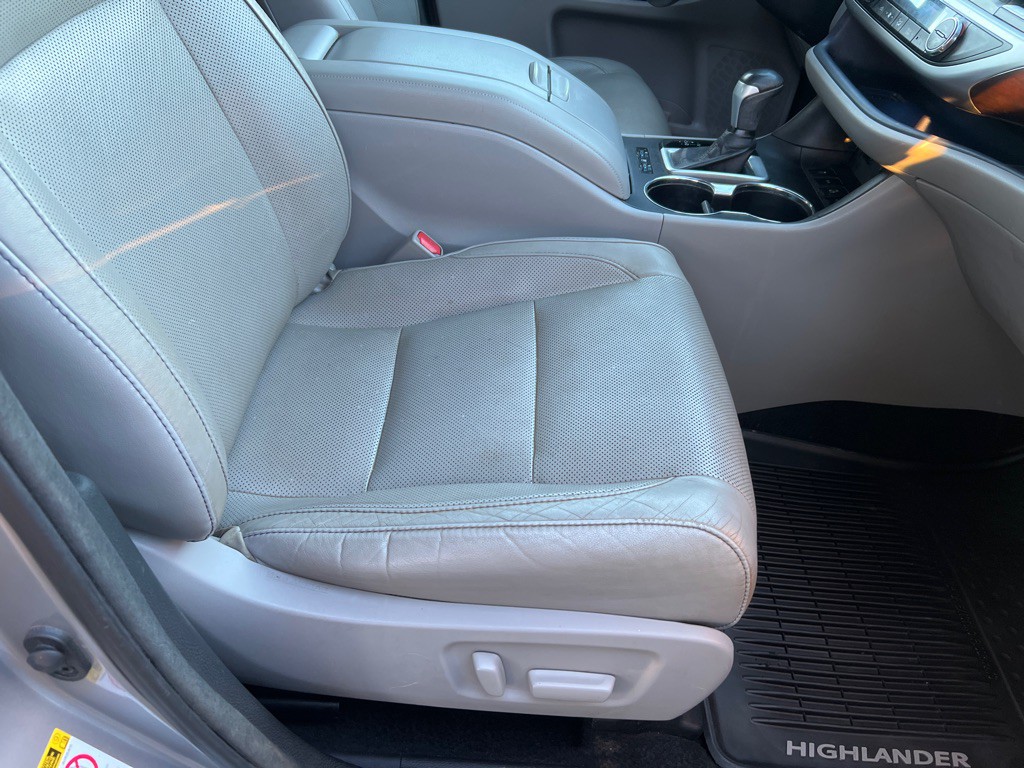 2015 Toyota Highlander Image 15