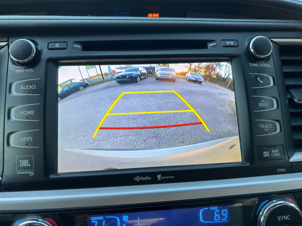 2015 Toyota Highlander Image 23