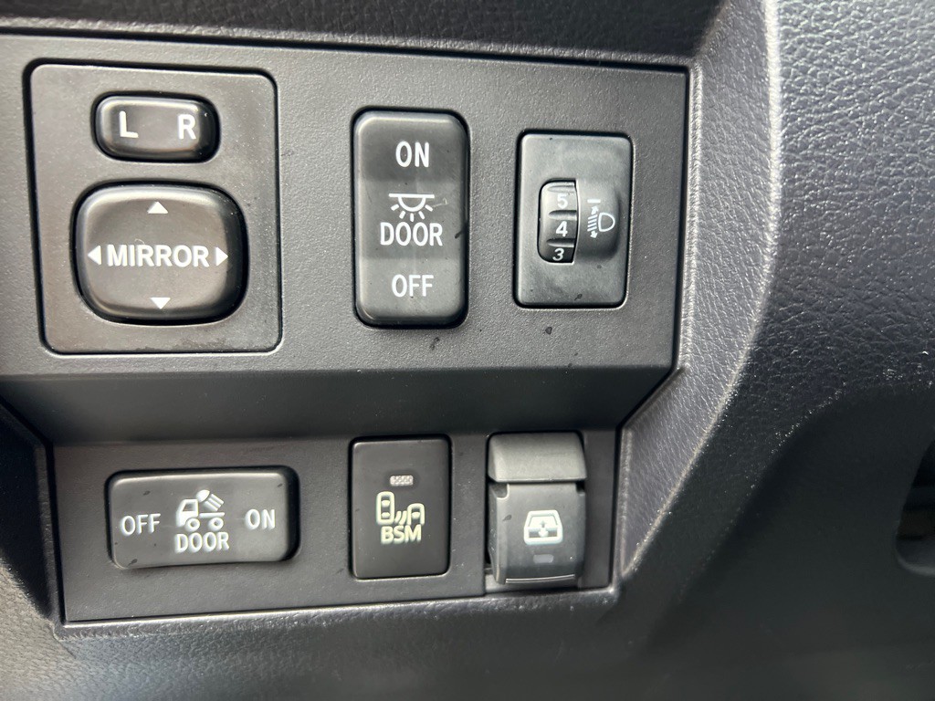 2017 Toyota Tundra Image 14