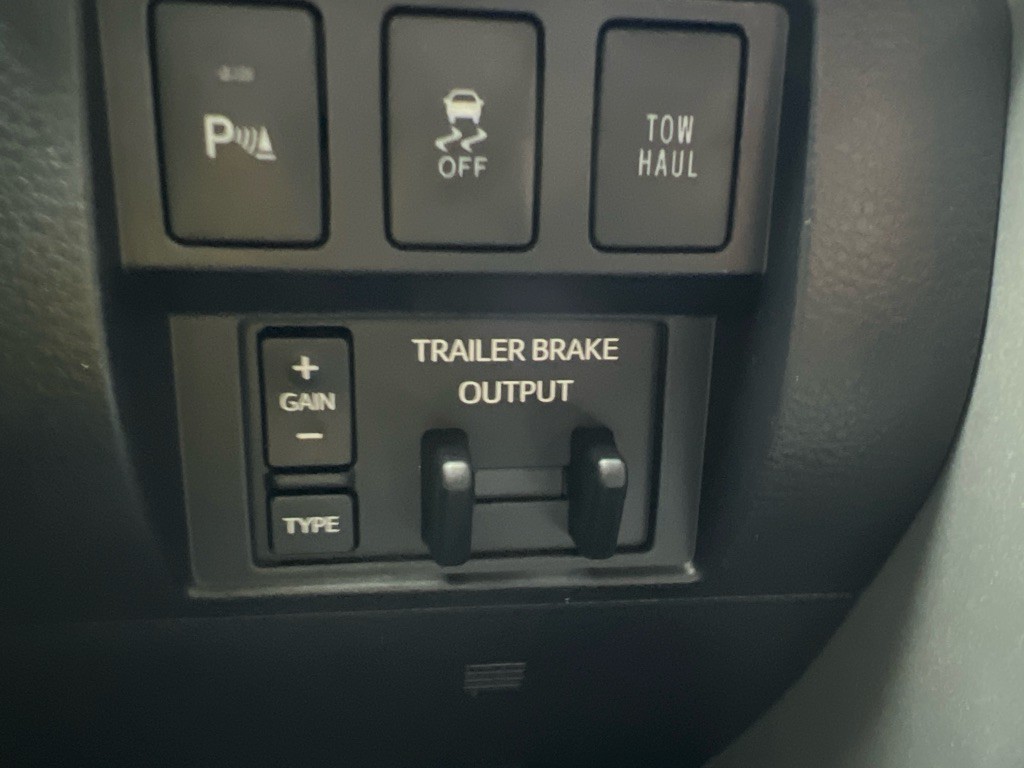 2017 Toyota Tundra Image 16