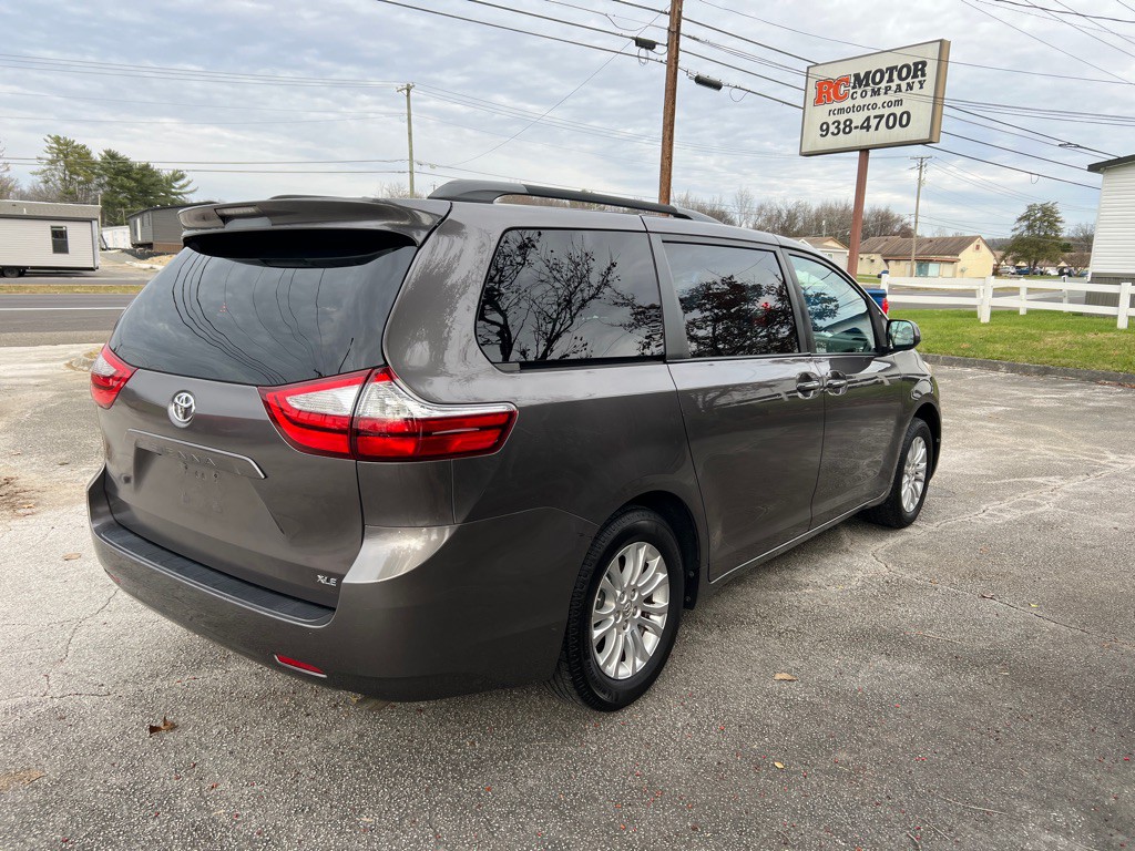 2016 Toyota Sienna Image 4