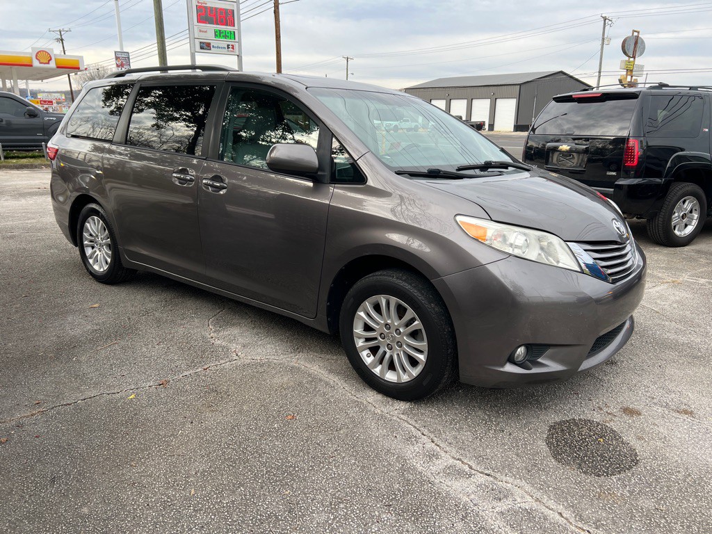 2016 Toyota Sienna Image 5