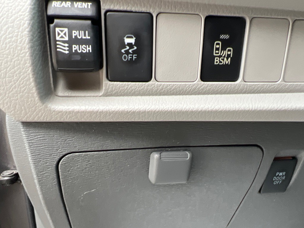 2016 Toyota Sienna Image 14