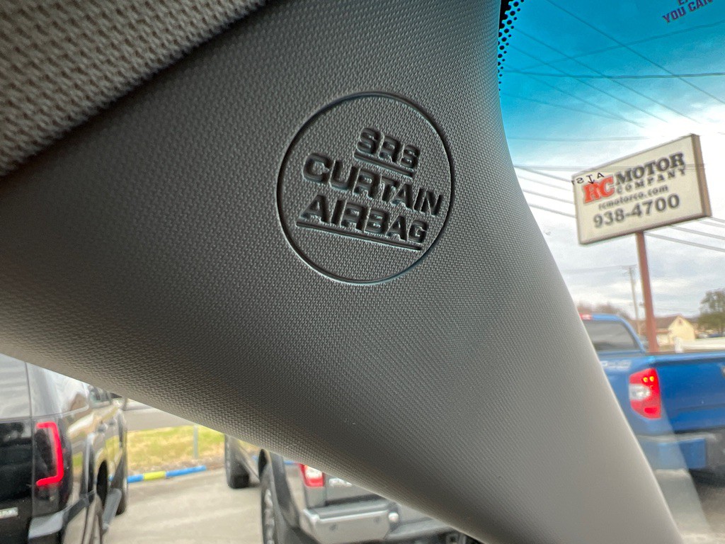 2016 Toyota Sienna Image 17