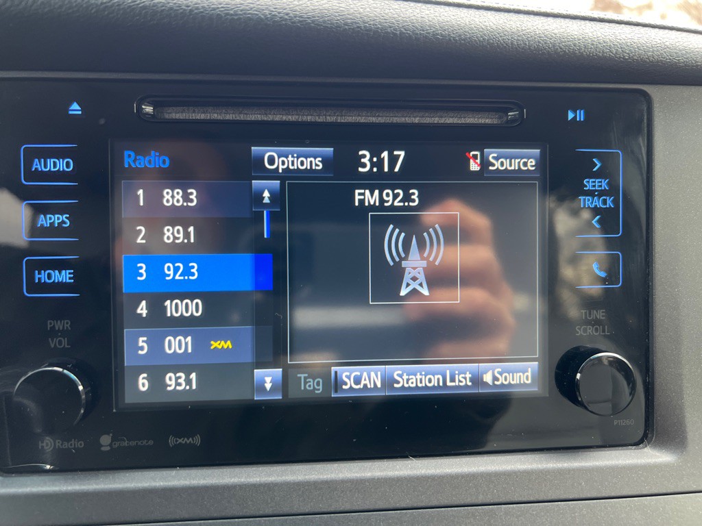 2016 Toyota Sienna Image 19