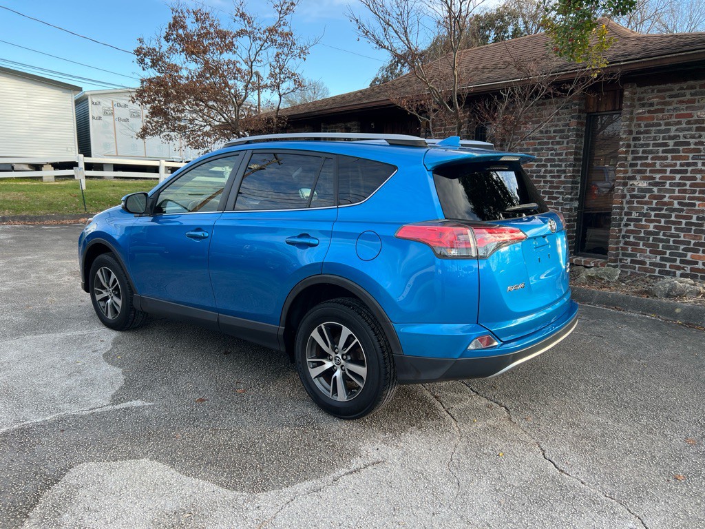 2018 Toyota Rav4 Image 2
