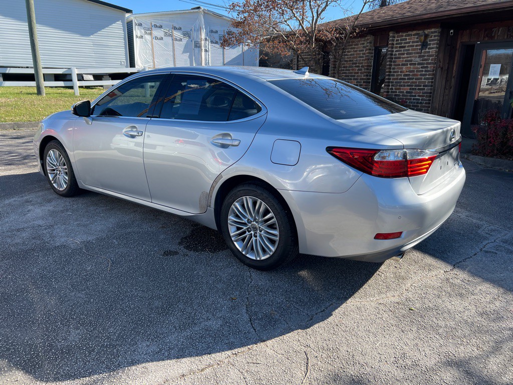 2013 Lexus ES Image 2