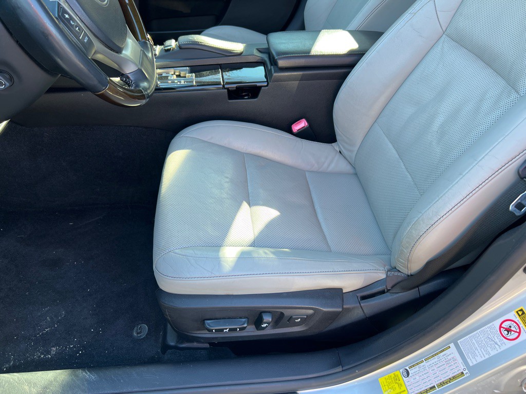 2013 Lexus ES Image 8