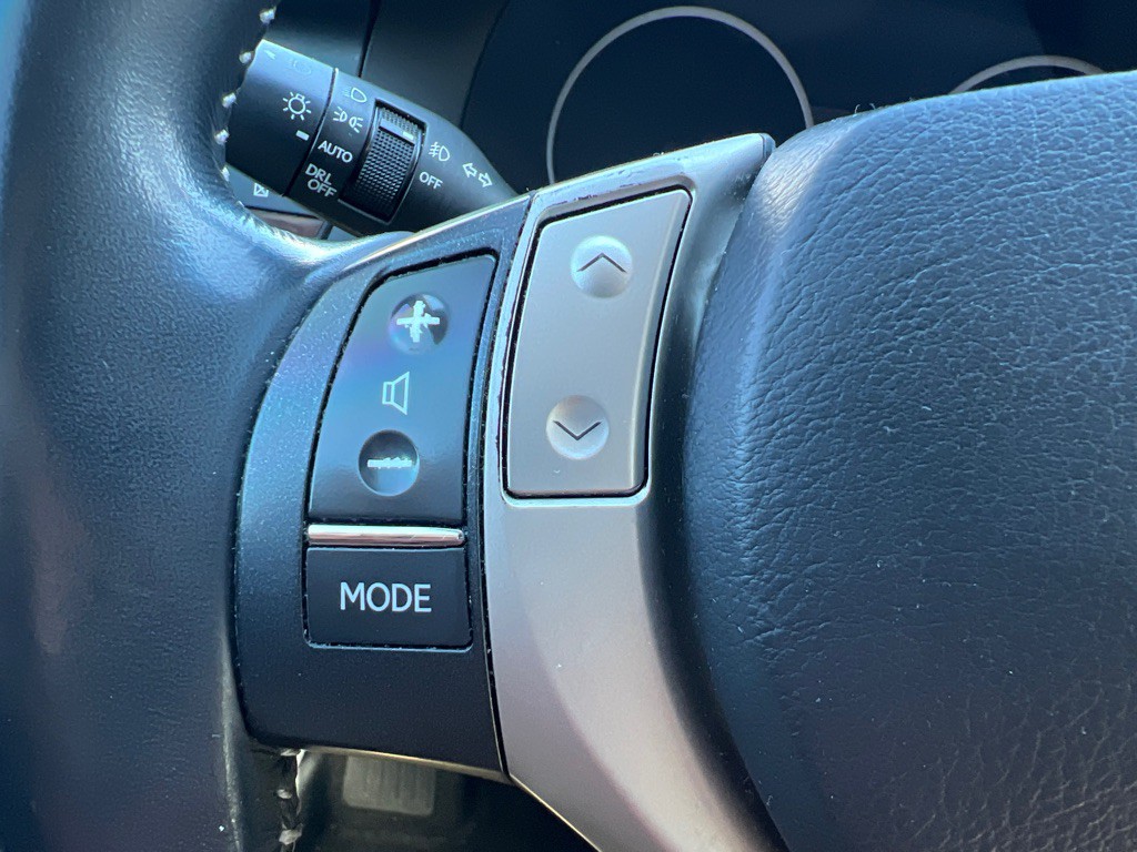 2013 Lexus ES Image 16