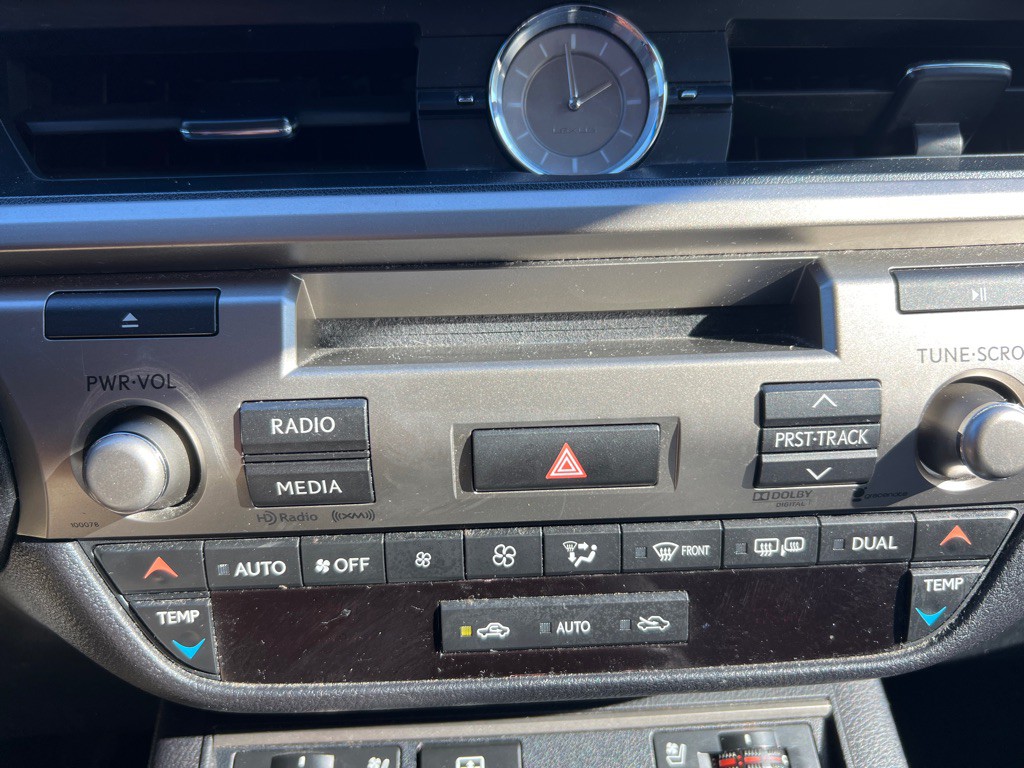 2013 Lexus ES Image 18