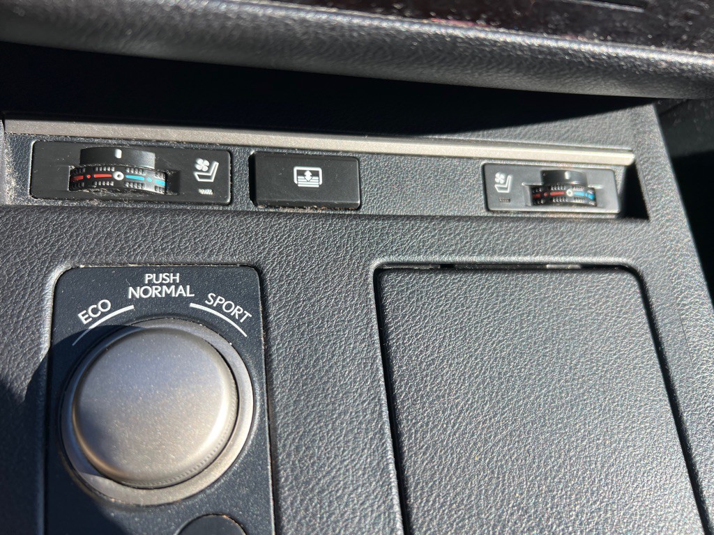 2013 Lexus ES Image 19