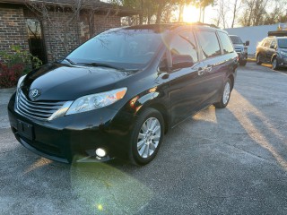 Image for 2013 Toyota Sienna XLE ID: 7124371