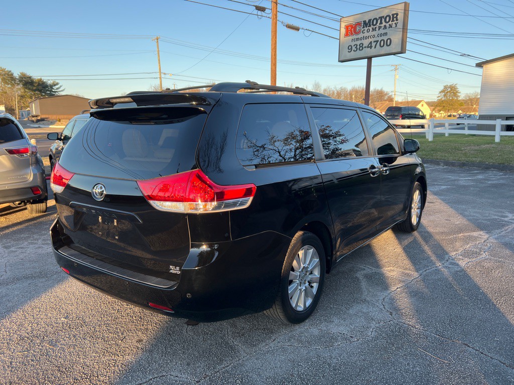 2013 Toyota Sienna Image 5