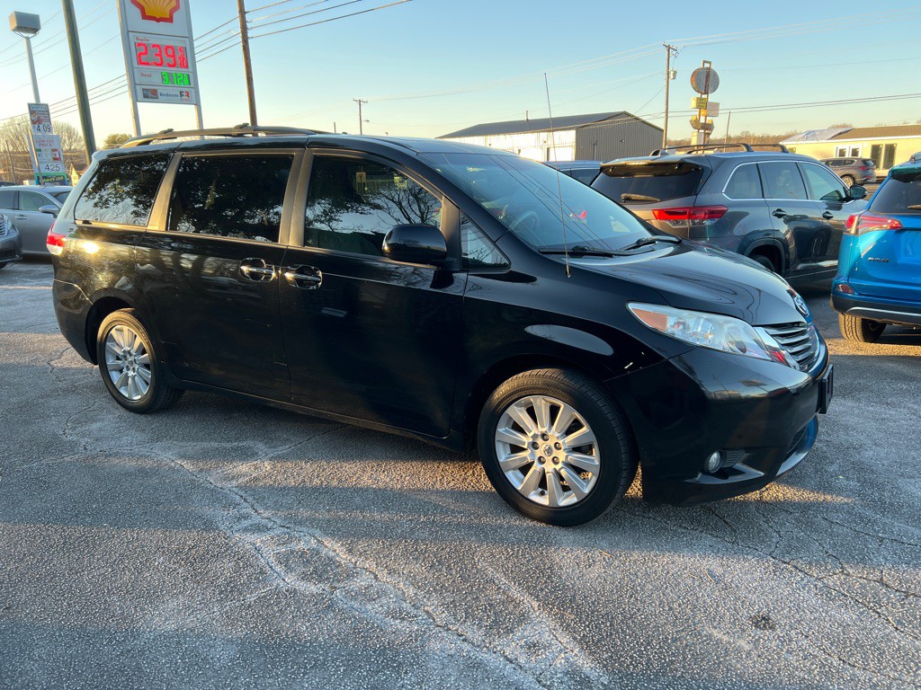 2013 Toyota Sienna Image 6