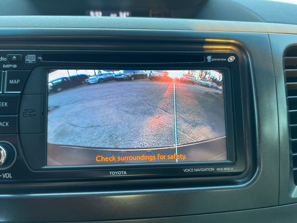 2013 Toyota Sienna Image 18