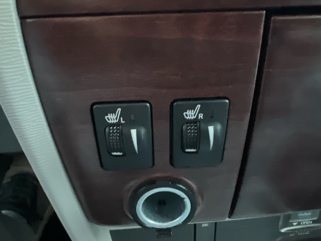 2013 Toyota Sienna Image 25