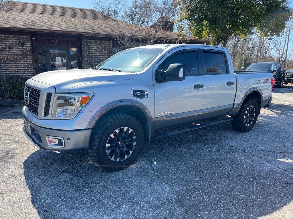 2017 Nissan Titan Image 1